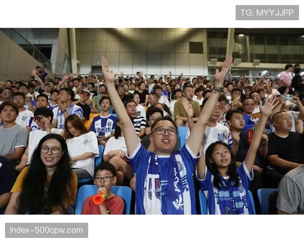 盲人球迷讲述：球场专用音频描述服务如何让她“看见”比赛